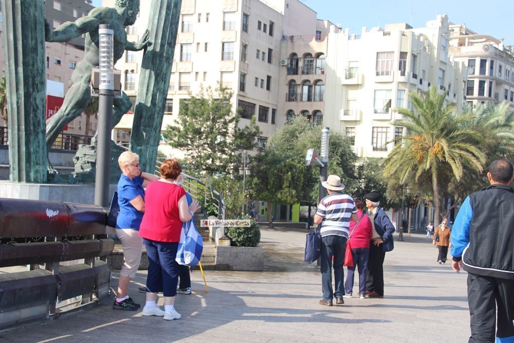 La Cámara de Comercio pide que se abra mañana por la llegada de un crucero. Archivo